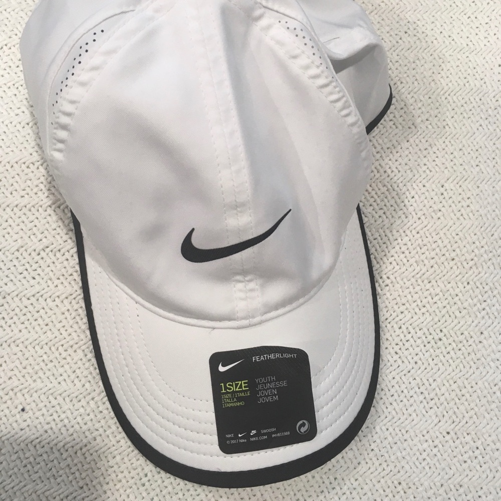 NWT Nike White Aerobill Dri-Fit Lightweight Hat